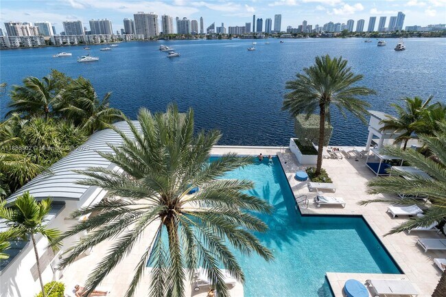 Building Photo - 17301 Biscayne Blvd