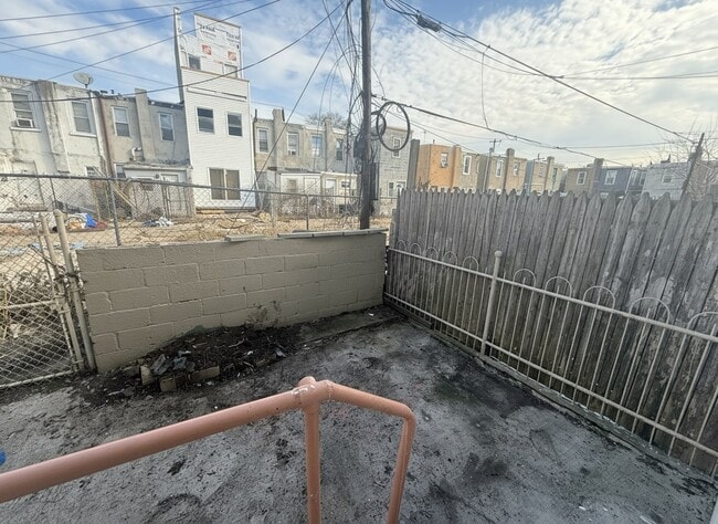 Building Photo - 1839 E Ontario St