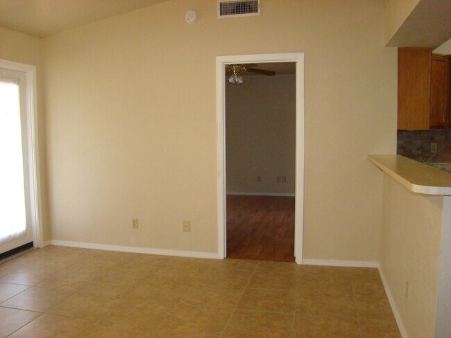 Building Photo - 3444 Bluegrass Dr