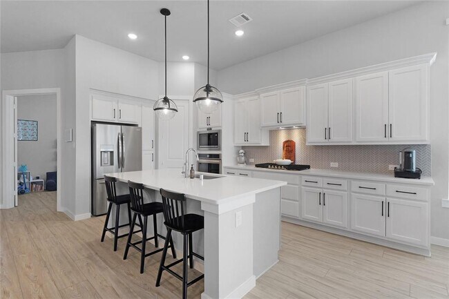 Building Photo - 5122 Walnut Grv Ln