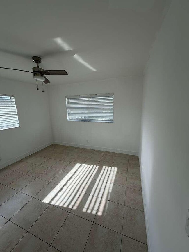 Building Photo - 9851 Sandalfoot Blvd