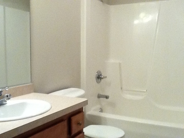 Building Photo - Beautiful Executive 3 Bedroom Condo!