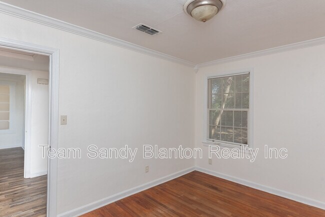 Building Photo - 802 Rue Max St