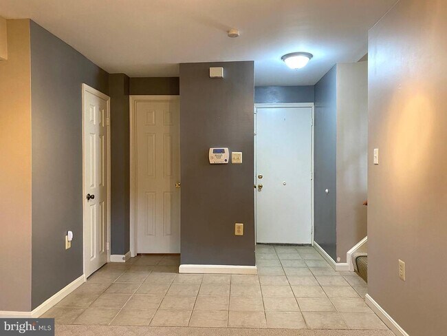 Building Photo - 7684 Green Garland Dr