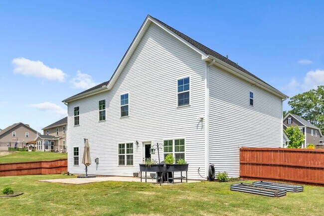 Building Photo - Charming 4-Bed Retreat with Fireplace – Spacious 2631 Sq Ft in Easley, SC, Zoned for Wren Schools