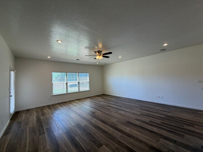 Building Photo - 519 Harvest Ln