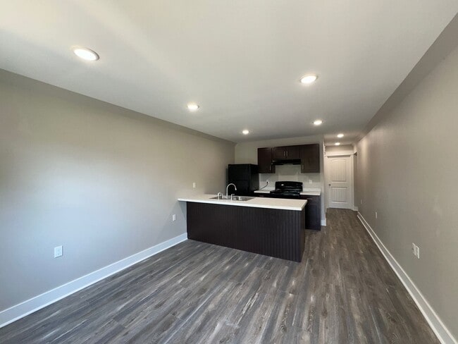 Building Photo - 3 Bedroom • 2 Bath Duplex on 23rd Street!