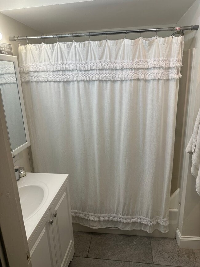 Building Photo - Bright 2 Bed in South Boston • Pets OK • Available 9/1/2026