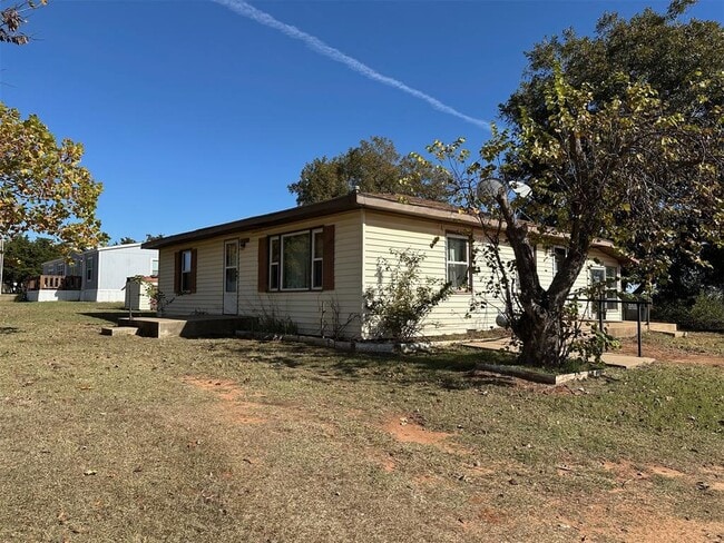 Building Photo - 1424 S Academy Rd