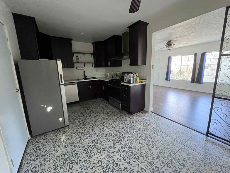 Building Photo - 3552 Whiteside St