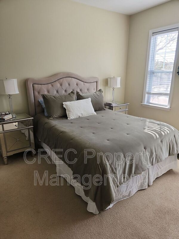 Building Photo - 105 Barberry St