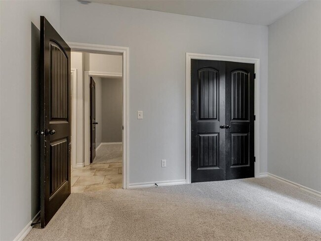 Building Photo - 7201 Meadow Lake Dr