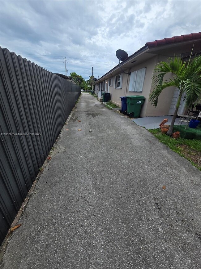 Building Photo - 8855 SW 27th St
