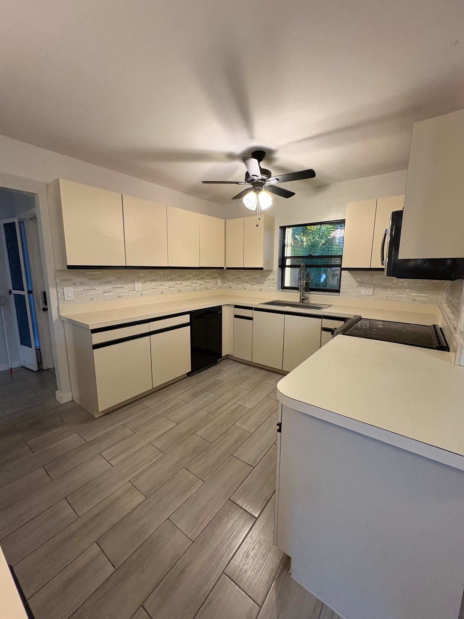 Building Photo - 51 Meadows Dr