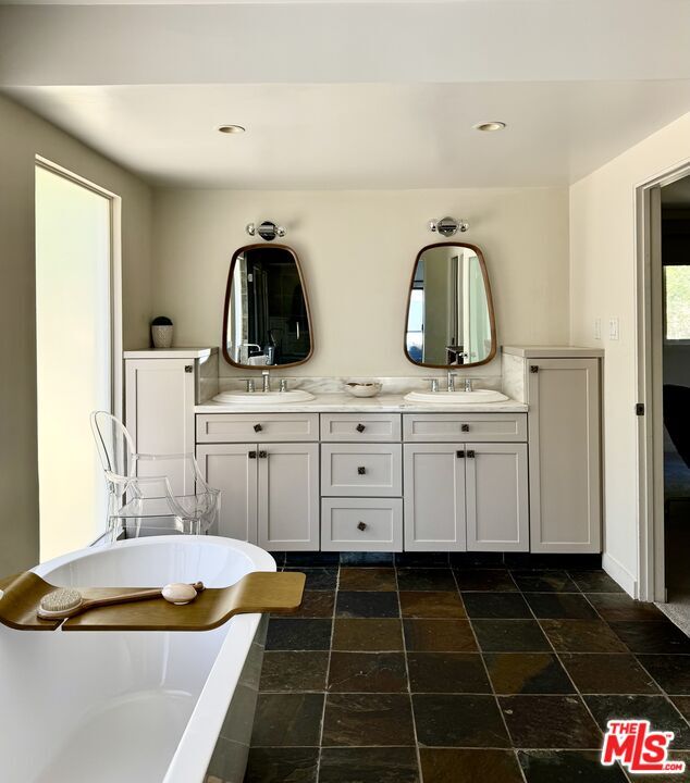 Building Photo - 1555 Rising Glen Rd