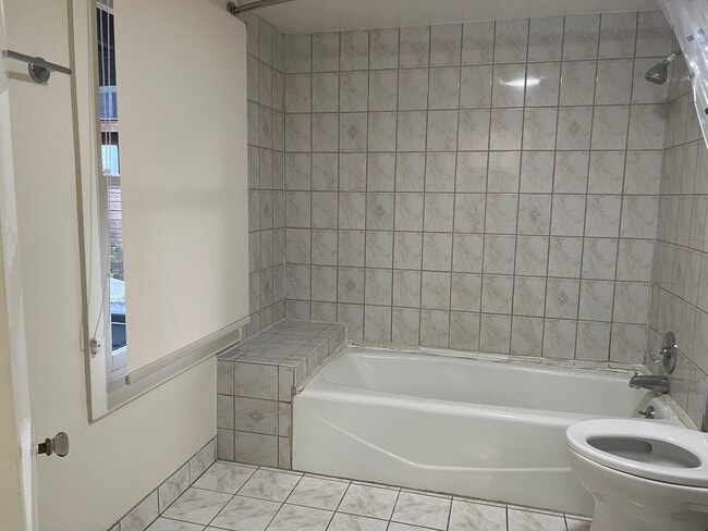 bath - 254 A Missouri St