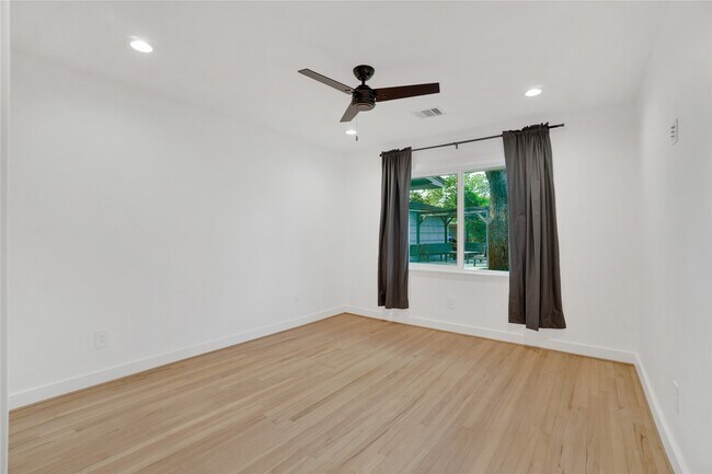 Building Photo - 5226 Kinglet St