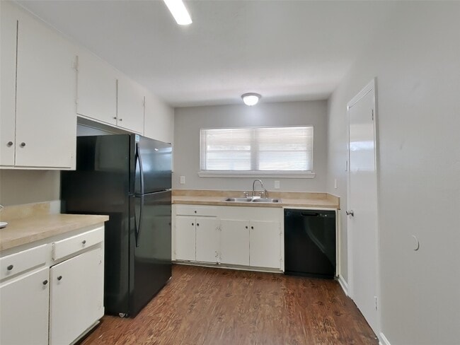 Building Photo - 5234 Jorns St