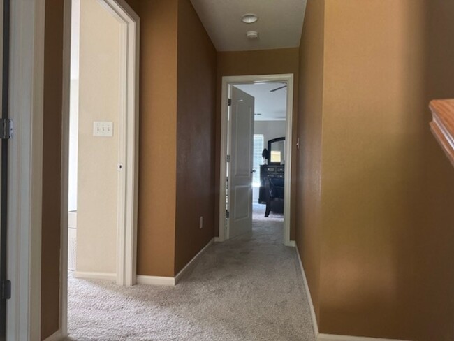 Building Photo - Beautifully Maintained 3-Bedroom Townhome ...