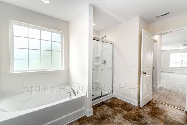 Building Photo - 102 Marquise Ct