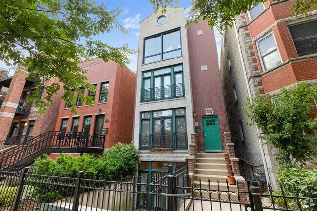 Building Photo - 2338 N Greenview Ave