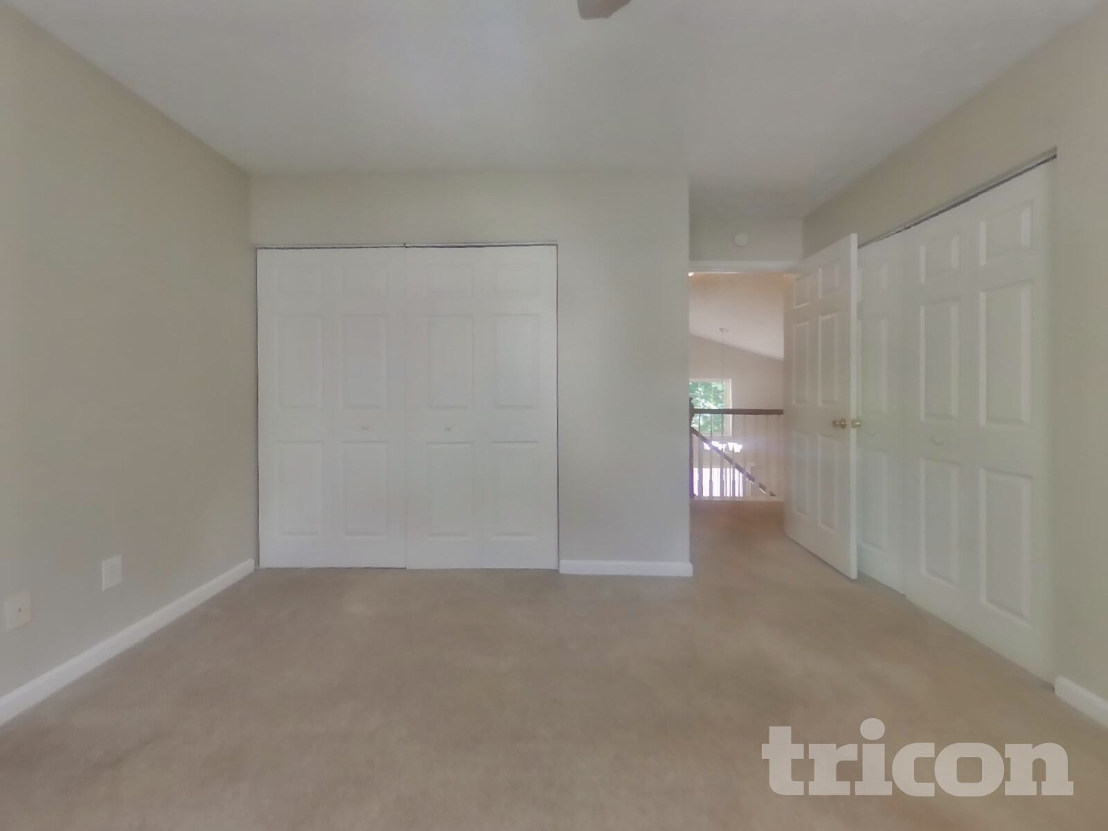 Building Photo - 102 W Oaks Pl