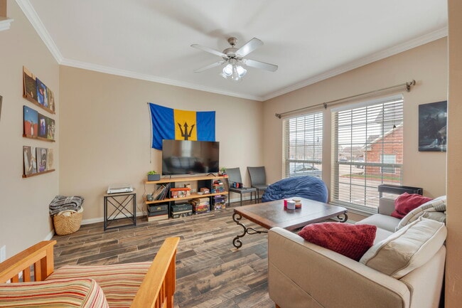 Building Photo - 1001 Krenek Tap Rd