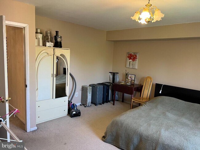 Building Photo - 809 Red Lion Rd