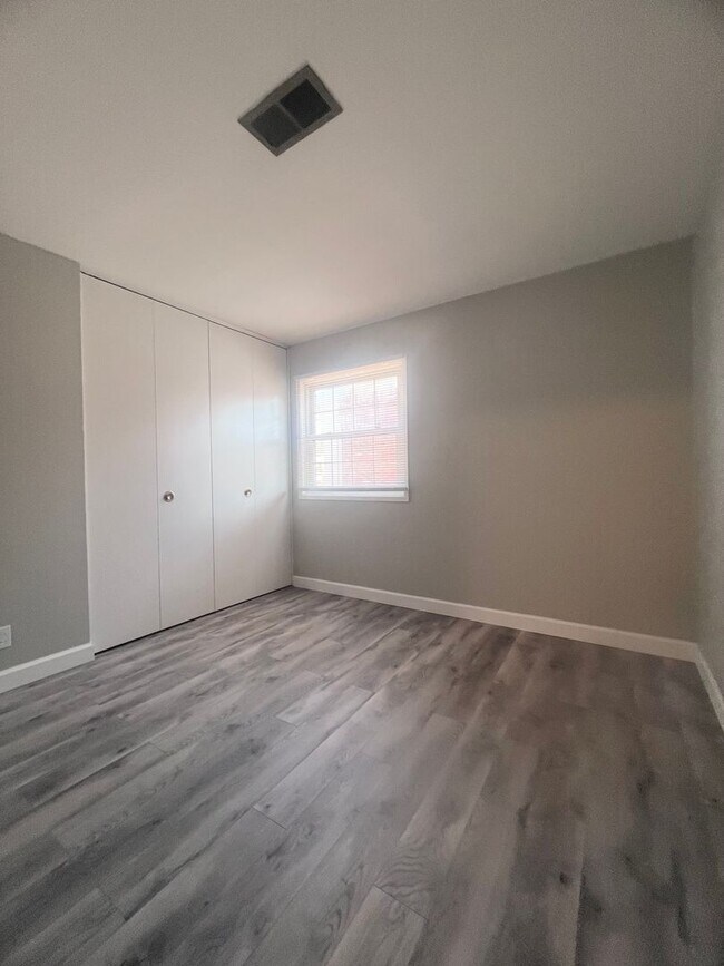 Building Photo - Fully Renovated 4 Bed / 2 Bath Home for Rent – South County (63125)