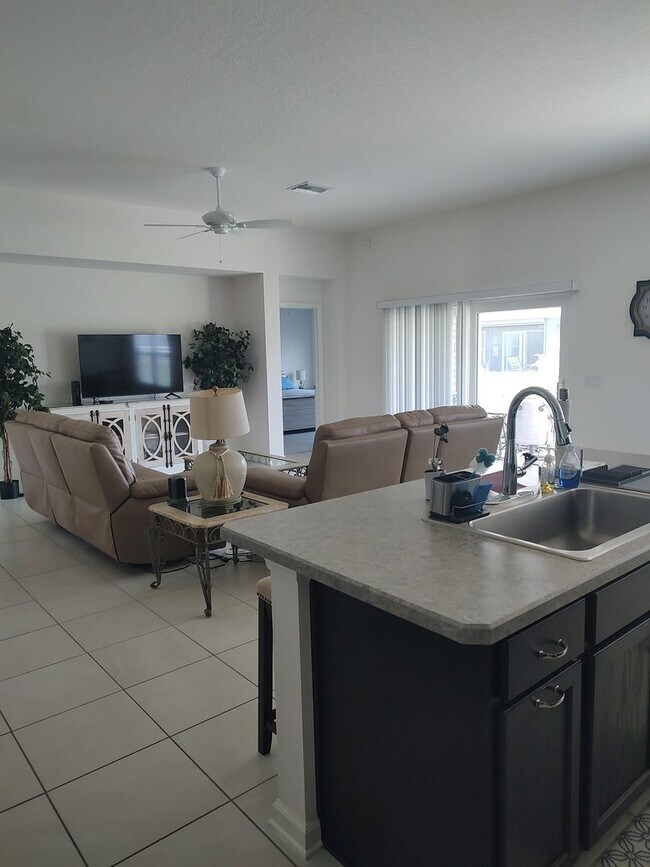 Building Photo - ALL Utilities INCLUDED