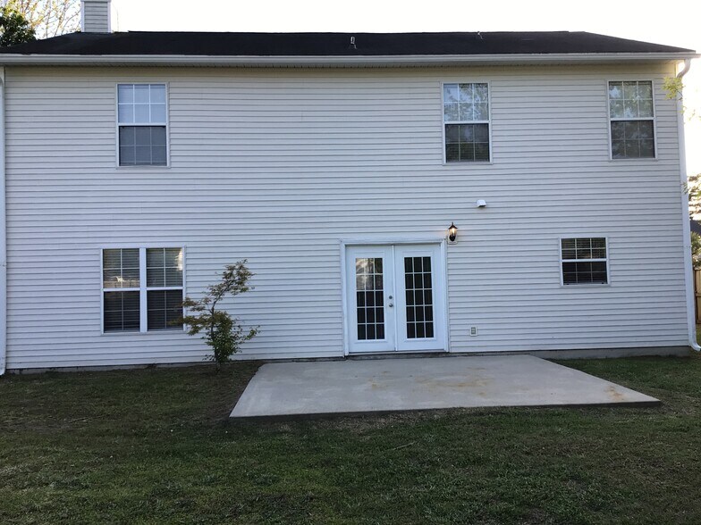 Building Photo - 103 Lakewood Dr