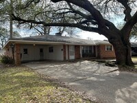 Building Photo - Broadmoor 3BR/2BA