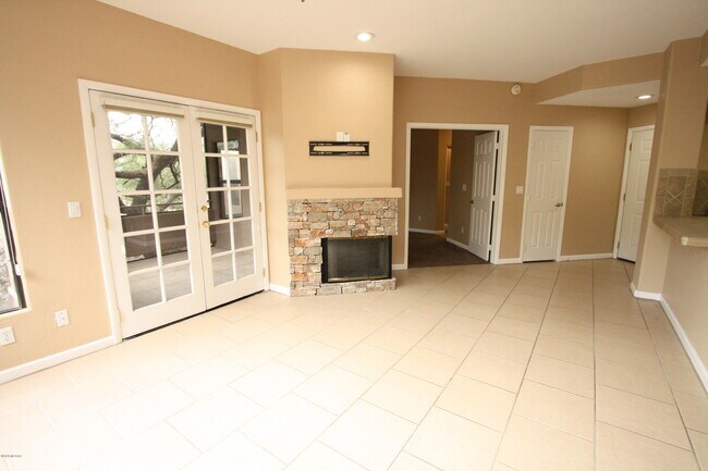 Building Photo - 6655 N Canyon Crest Dr