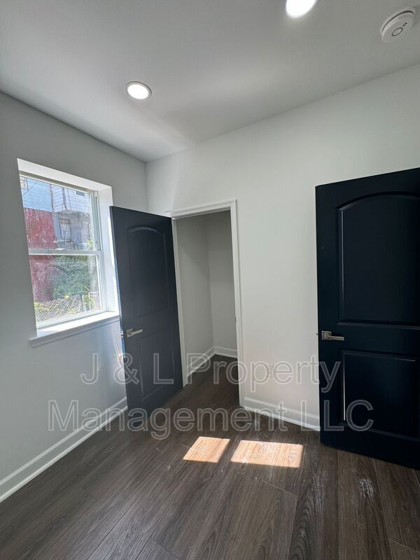 Building Photo - 1602 Cypress St