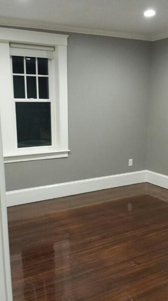 Building Photo - 384 Langley Rd