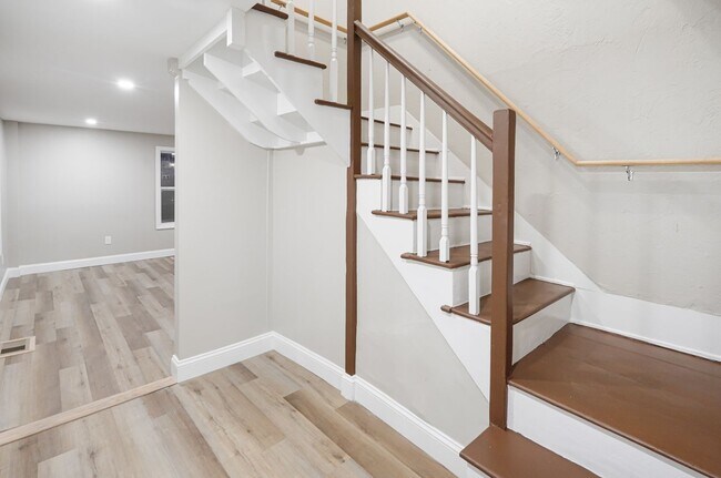 Building Photo - 98 Southville Rd