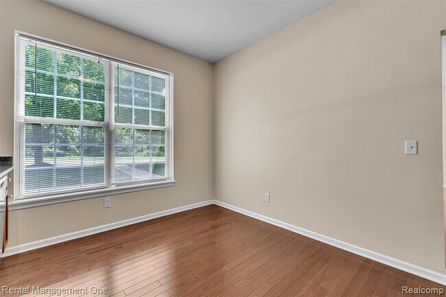 Building Photo - 41590 Mitchell Rd