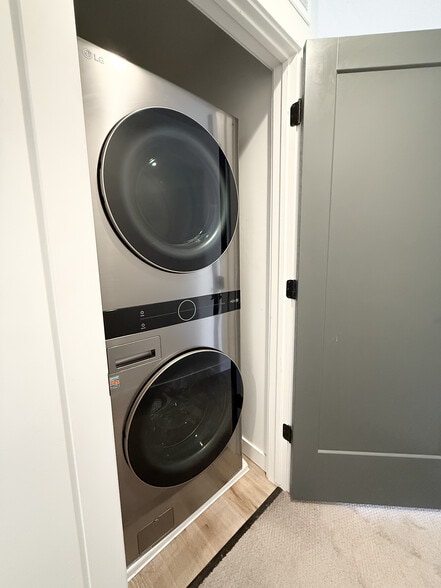 Building Photo - 620 N Orchard Dr