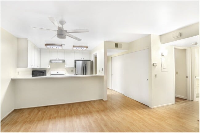 Building Photo - 2 Bedroom Ground Floor Irvine Condo