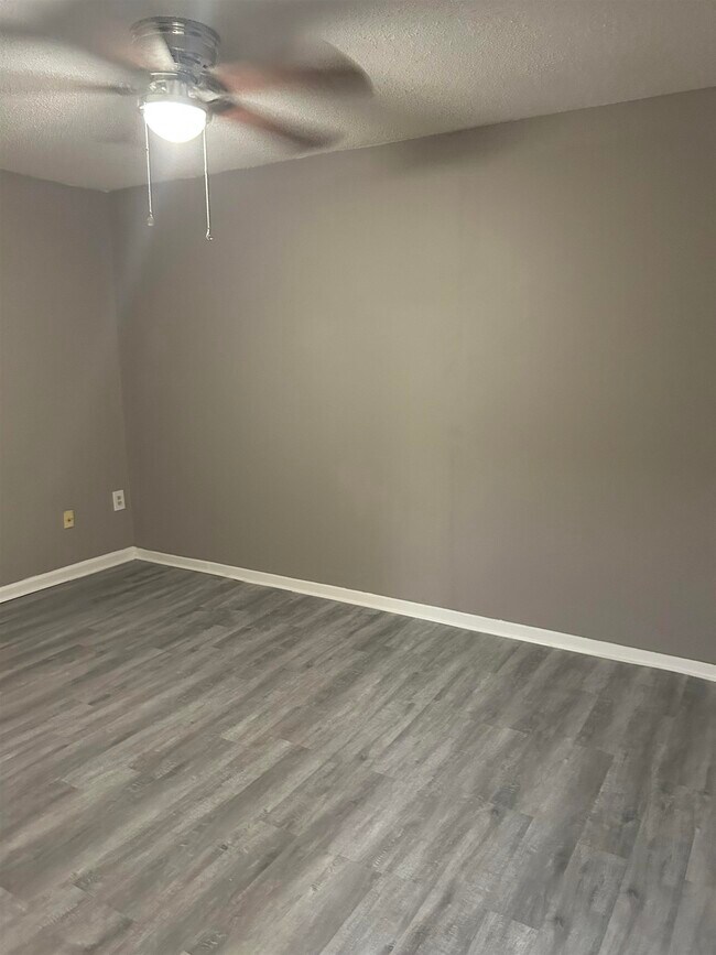 Building Photo - 3635 Chesterwood Dr