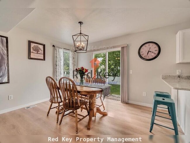 Building Photo - Geneva Way Single Family Home