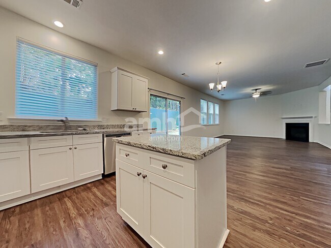 Building Photo - 407 Howell Crossing