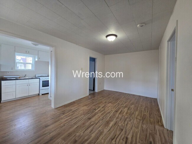 Building Photo - Newly Updated 1 Bed / 1 Bath Bungalow