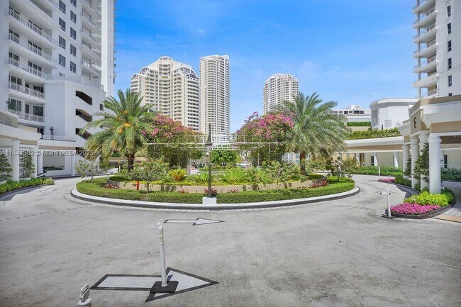 Building Photo - 801 Brickell Key Blvd