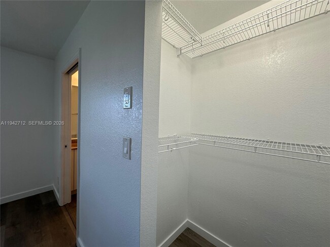 Building Photo - 322 NE 3rd St