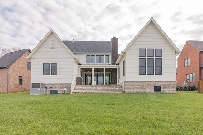 Building Photo - Like New 4 Bedroom Luxury Home in Franklin TN