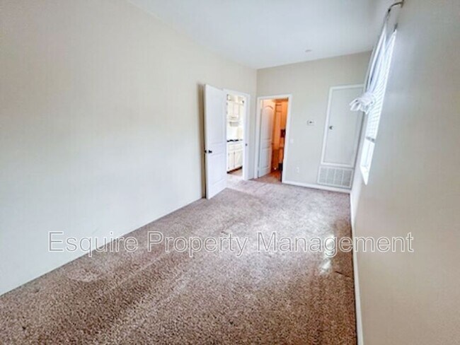 Building Photo - 530 Owens River Dr