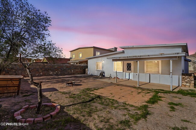 Building Photo - 305 De Palma Pl