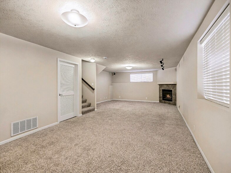 Building Photo - 16431 Cary St