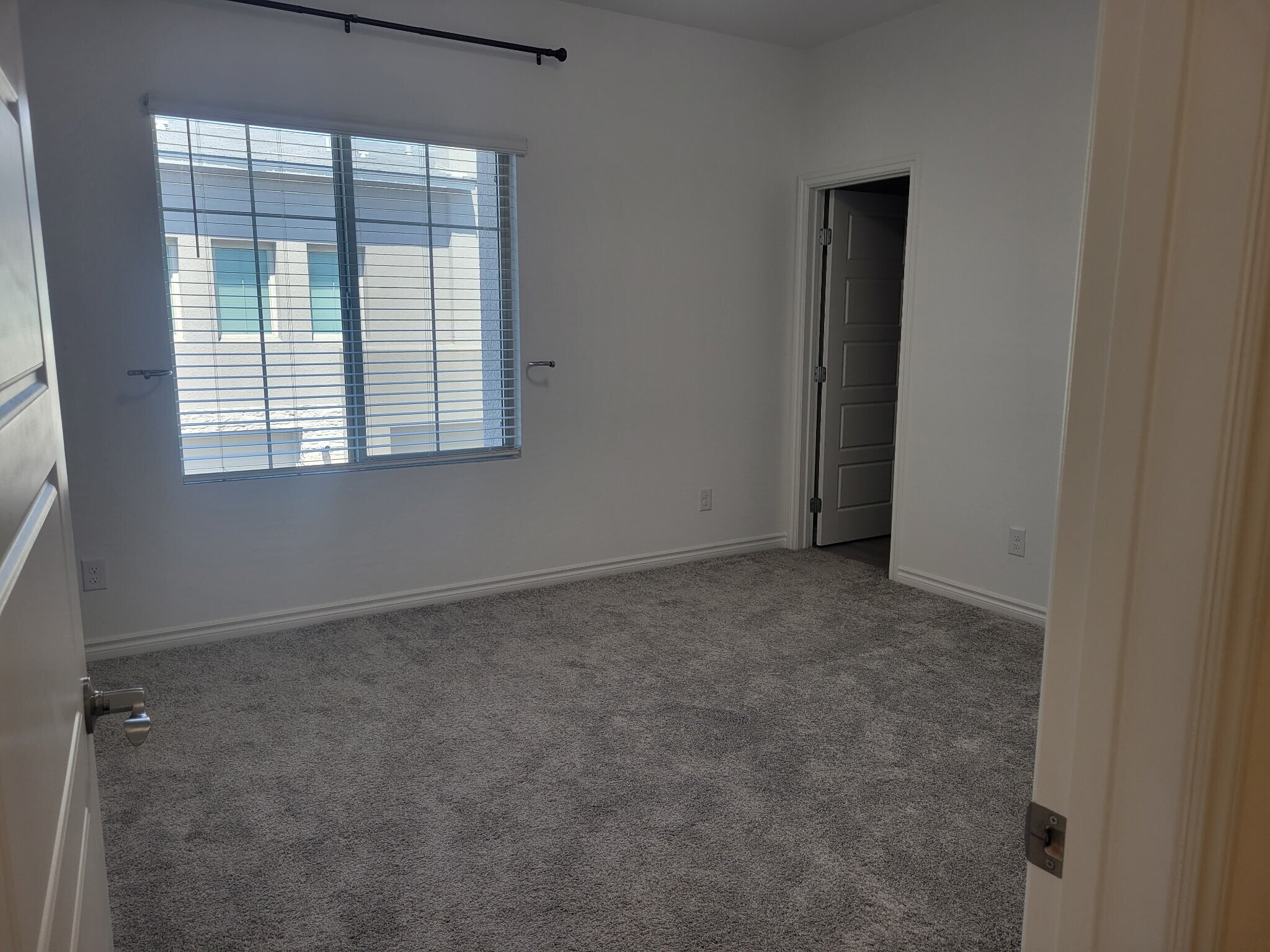 Building Photo - 600 N Carriage Hill Dr